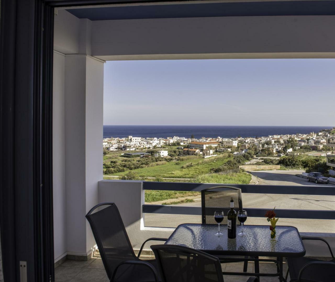 Roula Apartments Palaiochora Eksteriør billede